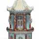AN UNUSUAL LARGE FAMILLE ROSE MODEL OF A PAVILION - Foto 1