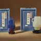A LAPIS LAZULI VASE AND COVER AND A CARVED WHITE JADE HU-FORM VASE - фото 1