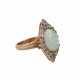 Ring mit ovalem Opalcabochon und Altschliffdiamanten - фото 1