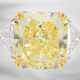 Ring: luxuriöser und äußerst wertvoller Diamantring mit natürlichem Fancy Intense "Canary" Diamant von 14,05ct und 2 hochfeinen weißen Triangeldiamanten, jeweils mit GIA-Report - Foto 1