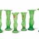 A GROUP OF SIX GREEN AND GILT GLASS TULIP-VASES - Foto 1