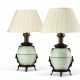 A PAIR OF FRENCH PATINATED BRONZE-MOUNTED CHINESE CREAM CRACKLE-GLAZED JARS, MOUNTED AS LAMPS - Foto 1