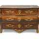 A REGENCE ORMOLU-MOUNTED AND BRASS-INLAID KINGWOOD COMMODE - Foto 1