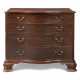 A GEORGE III MAHOGANY SERPENTINE CHEST - photo 1