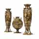 Barbedienne Foundry. THREE FRENCH 'NEO-GREC' GILT AND PATINATED-BRONZE VASES - Foto 1