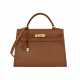 HERMÈS. A GOLD COURCHEVEL LEATHER SELLIER KELLY 32 WITH GOLD HARDWARE - фото 1