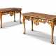 A PAIR OF NORTH ITALIAN GILTWOOD CONSOLE TABLES - Foto 1