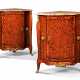 A PAIR OF LATE LOUIS XV ORMOLU-MOUNTED TULIPWOOD, AMARANTH AND SYCAMORE PARQUETRY ENCOIGNURES - Foto 1
