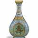 A RARE IMPERIAL CLOISONNE ENAMEL ‘SHOU CHARACTER AND ANBAXIAN’ PEAR-SHAPED VASE - Foto 1