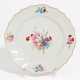 Den Haag. Porcelain plate with floral decor - Foto 1