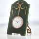 Faberge, Peter Carl. FABERGÉ, AN 18K TWO-COLOR GOLD, SILVER, NEPHRITE AND PEARL-SET DESK TIMEPIECE - Foto 1