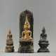 Drei Darstellungen des Buddha aus Holz und Bronze - photo 1