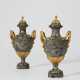 A PAIR OF NORTH EUROPEAN ORMOLU-MOUNTED GRAY GRANITE TWO-HANDLED VASES - Foto 1