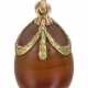 A Fabergé agate and varicoloured gold egg pendant, workmaster August Hollming, St Petersburg, 1908-1917 - фото 1