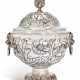 A silver-gilt tureen and cover, Yaroslavl, 1788 - Foto 1