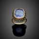 Cushion ct. 13 circa sapphire silver and gold chiseled ring - Foto 1