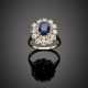 Oval sapphire white gold diamond cluster ring - Foto 1
