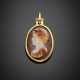 Two agate cameo with profile carving set back to back in yellow gold pendant frame - photo 1