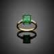 Step cut ct. 2.30 circa emerald and diamond yellow gold ring - Foto 1
