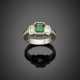 Octagonal ct. 0.80 circa emerald and diamond step cut shoulder platinum ring - Foto 1