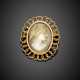 Yellow gold mother-of-pearl cameo ring - фото 1