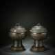 Paar seltene Altargefäße vom Typ 'deng' aus Bronze - Foto 1