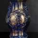 Puderblau glasierte Vase mit feinem Phönix- und Drachendekor in Goldmalerei - Foto 1