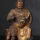 Lackvergoldete Holzfigur des auf einem Podest sitzenden Guan Yu - photo 1