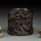 Pinselbecher aus Zitan mit tiefgeschnittenem Dekor - Foto 1
