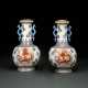 Paar 'Famille rose'-Vasen aus Porzellan mit Drachen- und Blütenmedaillons - photo 1