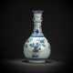'Doucai'-Flaschenvase aus Porzellan mit Blütendekor - photo 1