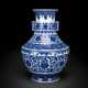 Große unterglasurblau dekorierte Vase aus Porzellan mit Lotosdekor - photo 1