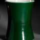 Smaragdgrün glasierte Vase mit konkav eingezogener Wandung - фото 1