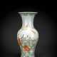 'Famille rose'-Vase mit Unsterblicher aus Porzellan - Foto 1