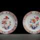 Zwei große Teller aus Porzellan im Imari-Stil dekoriert - Foto 1