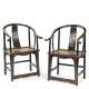 Paar Hufeisen-Stühle aus Holz - фото 1