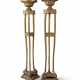 A PAIR OF GEORGE III GILTWOOD AND GILT-COMPOSITION TORCHERES - Foto 1