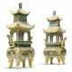 A PAIR OF CHINESE YELLOW-GROUND ENAMELLED BISCUIT INCENSE BURNERS - Foto 1