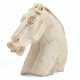 A LARGE WHITE MARBLE HORSE HEAD - Foto 1