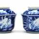A PAIR OF BLUE AND WHITE 'IRIS AND STONES' BOWLS AND COVERS - фото 1