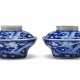 A PAIR OF BLUE AND WHITE 'DRAGON' BOWLS AND COVERS - photo 1