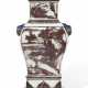 AN UNDERGLAZE-COPPER-RED AND BLUE-DECORATED VASE - Foto 1