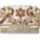 A SMALL MUGHAL RUBY AND DIAMOND-EMBELISHED WHITE JADE COMB - Foto 1