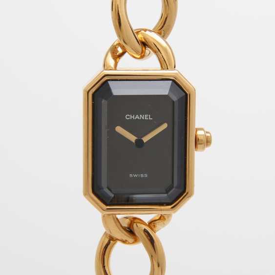 Chanel Damenuhr Premiere Rechteckiges Gehause Mit Kettenarmband In Gelbgold 18k Buy At Online Auction At Veryimportantlot Com Auction Catalog Jewelry Watches Porcelain Silver Luxury Accessories From 02 09 17 Photo Price Auction Lot 424