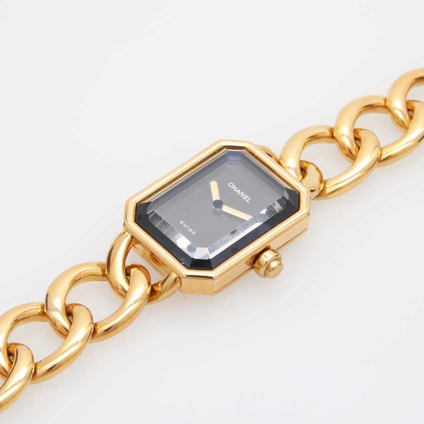 Chanel Damenuhr Premiere Rechteckiges Gehause Mit Kettenarmband In Gelbgold 18k Buy At Online Auction At Veryimportantlot Com Auction Catalog Jewelry Watches Porcelain Silver Luxury Accessories From 02 09 17 Photo Price Auction Lot 424