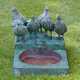 Kleiner Parkbrunnen mit Taubengruppe - Foto 1