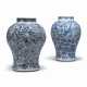 TWO CHINESE BLUE AND WHITE `PHOENIX` BALUSTER VASES - Foto 1