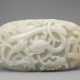 A PALE CELADON JADE DRAGON PLAQUE MING DYNASTY (1368-1644) - Foto 1