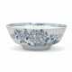 A CHINESE BLUE AND WHITE BOWL - Foto 1