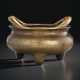 A GILT-BRONZE TRIPOD CENSER - Foto 1